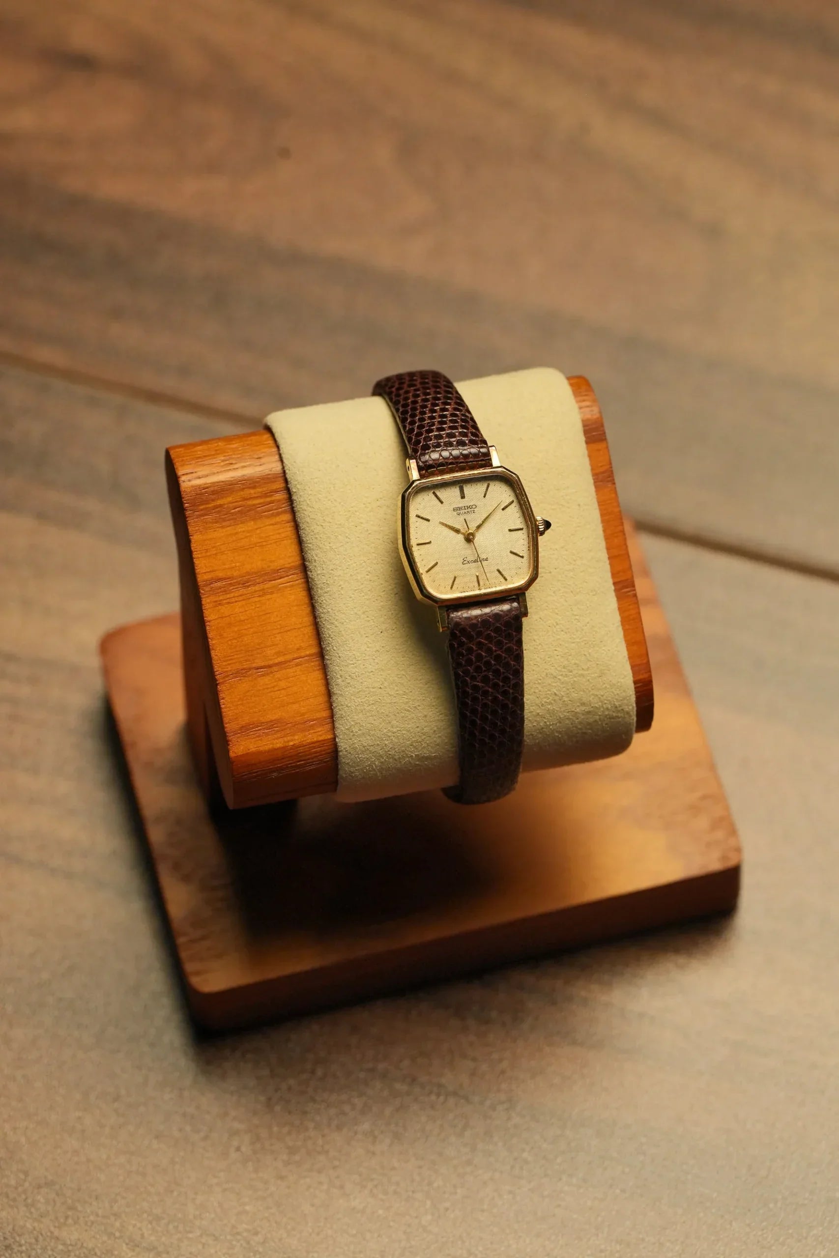 1976 Seiko Exceline Ladies Quartz Brown Band 1221-5010