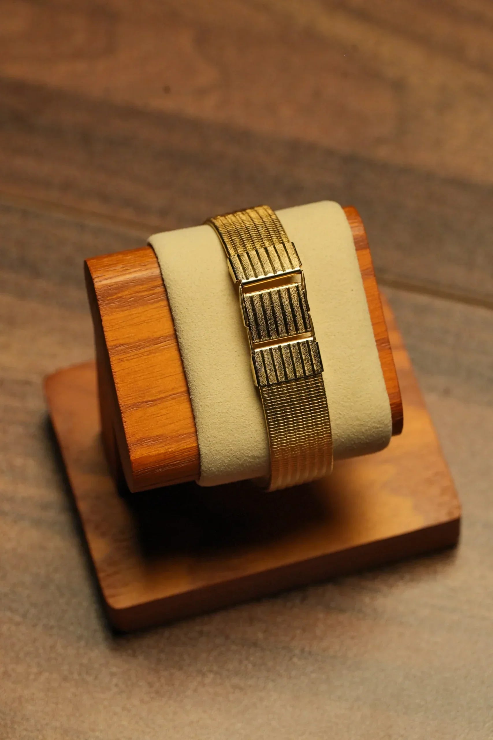 1987 Seiko Tank Quartz Gold Rare Dial 5P32-5239